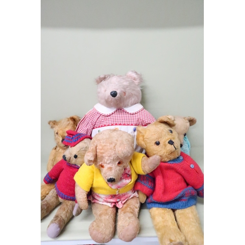 557 - Six vintage teddy bears - all play worn