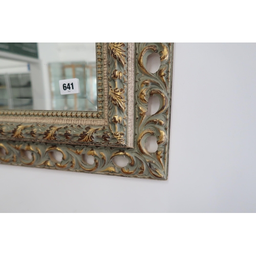 641 - A good quality decorative mirror with bevelled edged glass, in good condition