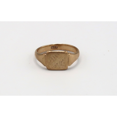 137 - A 9ct yellow gold signet ring - weight approx 3.72 grams - ring size Q/R