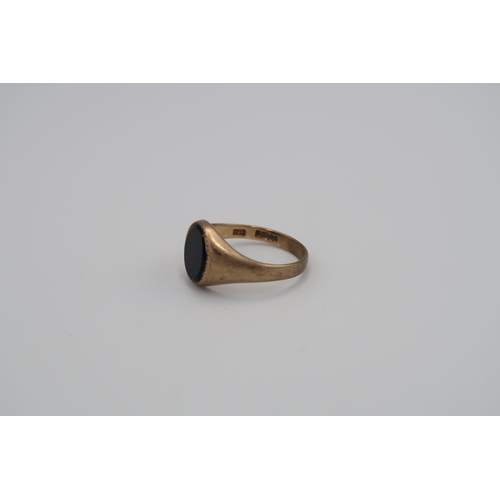 145 - Two 9ct gold rings to include and oval onyx signet ring and a smokey quartz single stone. Size P1/2 ... 