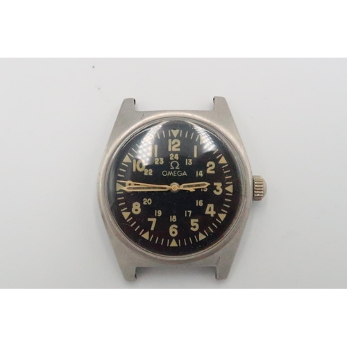 257 - An Omega War Ministry Issue wristwatch, black dial with Arabic numerals W.W.W. Y22668 10586778 to ba... 