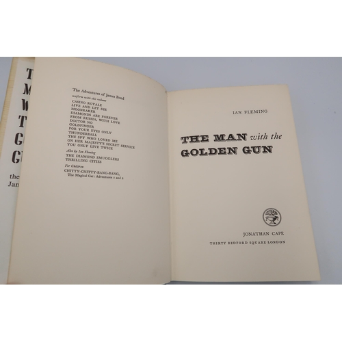 516 - Ian Fleming - James Bond First Edition - The Man With The Golden Gun - with original dust jacket, fo... 