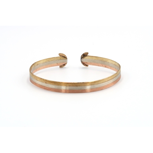 76 - A 9ct yellow, white and rose gold bracelet, approx 8.68 grams