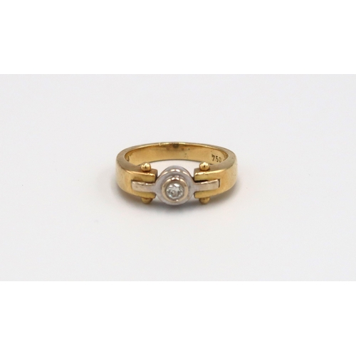 81 - An 18ct yellow and white gold collet ring, size K, approx 6.38 grams