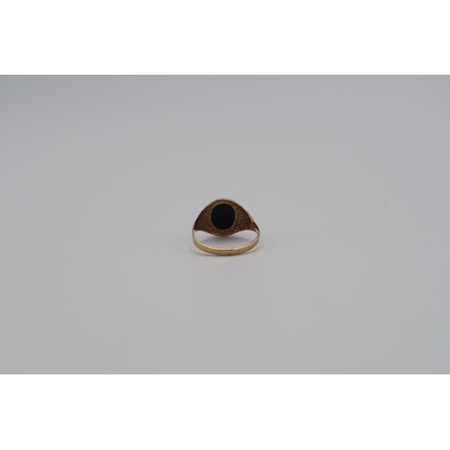 93 - A 9ct yellow gold and onyx signet ring, size K, approx 1.69 grams