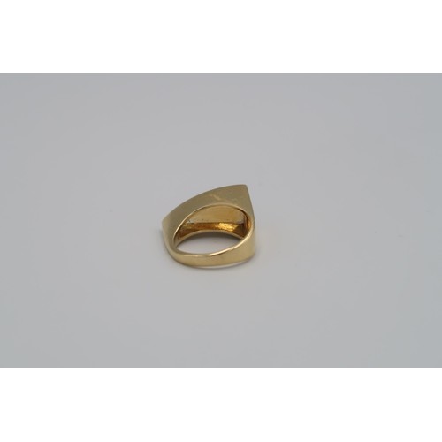 158 - An 18ct Yellow Gold Dress ring with Citrine to shoulder Size S - approx weight 17.6 grams.