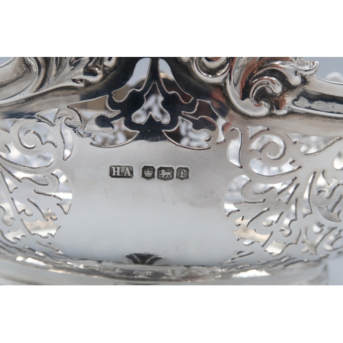 394 - A pair of Silver H.M. centre bowls with pierced decoration, Sheffield, 26.5 Troy oz.