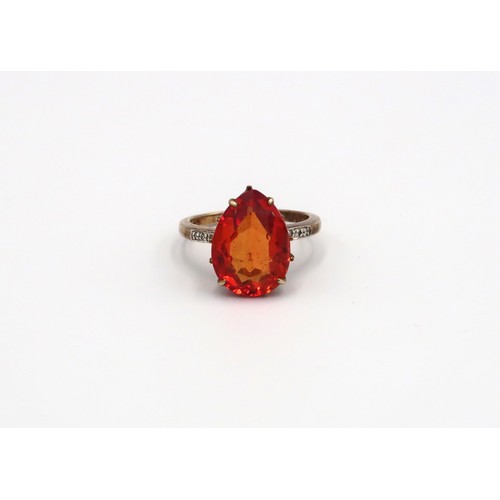 81 - A 9ct Yellow Gold Dress ring with large tear shaped red gemstone to shoulder. Size R - approx weight... 