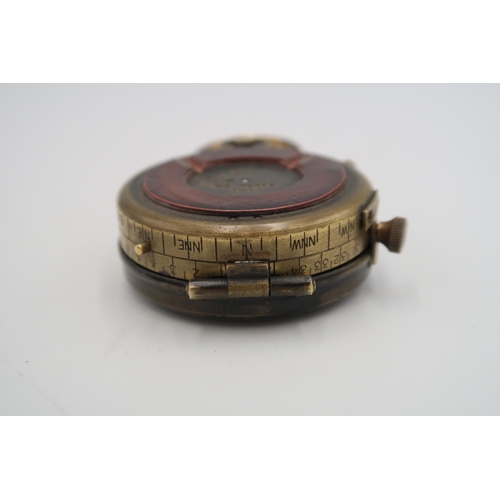 501 - A WWI compass, broad arrow to back - 1917