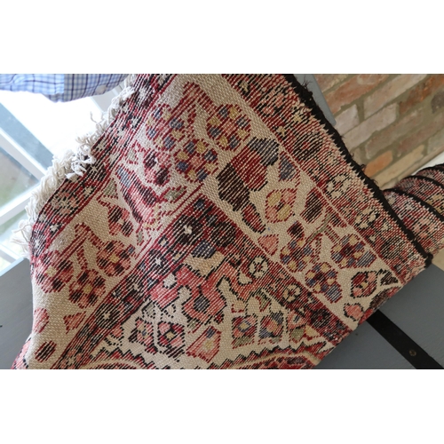 572 - A Hand Knotted Hamadan Persian Rug. 3.05m x 1.20