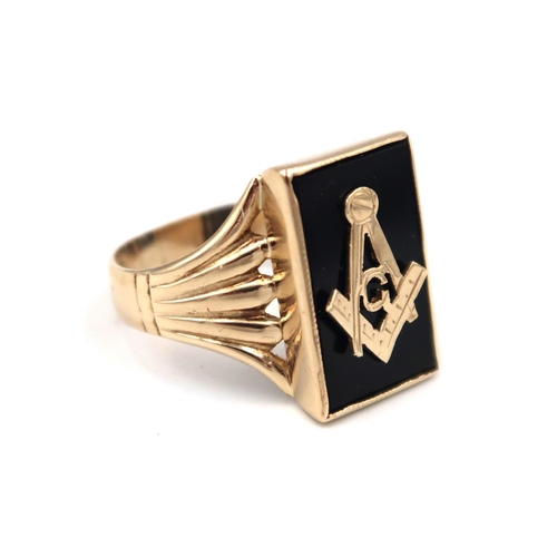 175 - A 9ct yellow gold Masonic ring - head size approx 18mm x 13mm - ring size approx S/T - hallmark for ... 