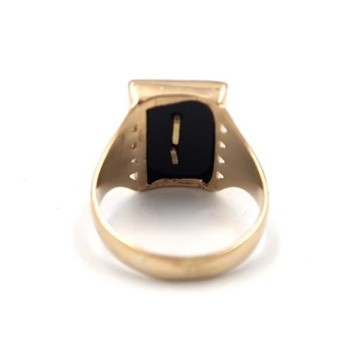 175 - A 9ct yellow gold Masonic ring - head size approx 18mm x 13mm - ring size approx S/T - hallmark for ... 