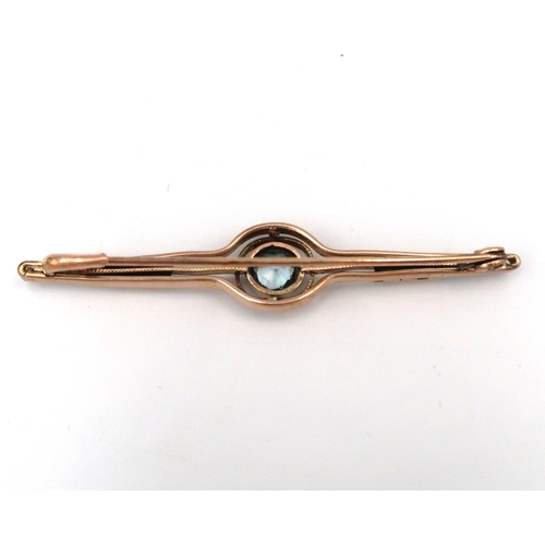 177 - A 9ct yellow gold Edwardian aquamarine bar brooch - approx 53mm x 10mm