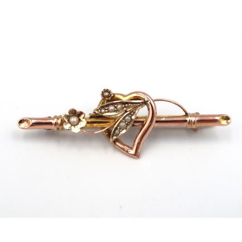 185 - A 9ct rose gold heart and seed pearl bar brooch - hallmarked Chester 1913 - head size approx 46mm x ... 