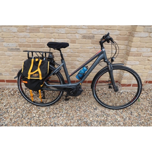 702 - A Cube Touring Hybrid one 500 Electric bike, with a bosch charger , in good condition.With original ... 