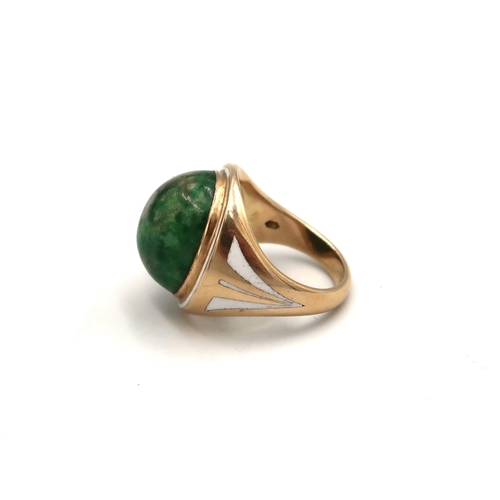 105 - A marked 14k yellow gold cabochon moss green agate ring, size I, approx 10.1 grams