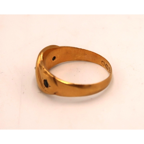 118 - An 18ct hallmarked yellow gold three stone ring, size N, approx 2.4 grams - missing one stone