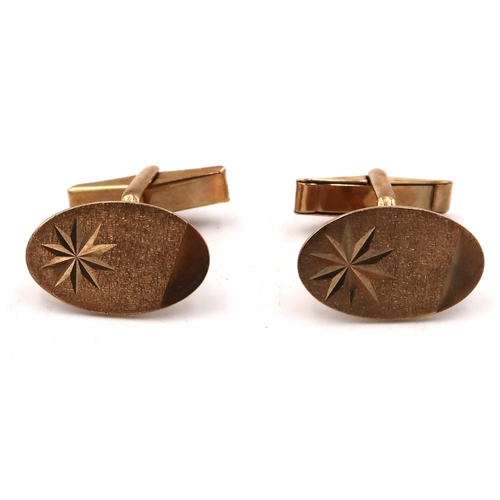 129 - A pair of hallmarked 9ct gold cufflinks, 8.2grams.