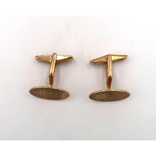 129 - A pair of hallmarked 9ct gold cufflinks, 8.2grams.