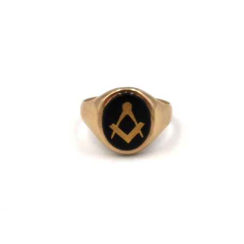 18 - A hallmarked 9ct yellow gold masonic signet ring, Size K/L, 2.1grams.