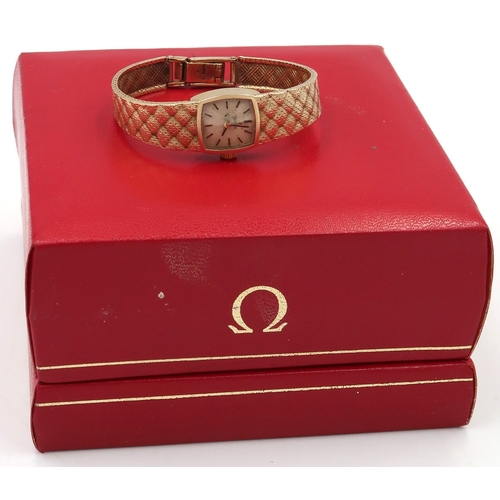 252 - A 9ct gold cased ladies Omega watch in case with paperwork, running in saleroom - approx weight 20.5... 