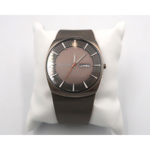 282 - A Skagen of Denmark gents wristwatch, boxed, case diameter 4cm, running in saleroom, baton marks and... 