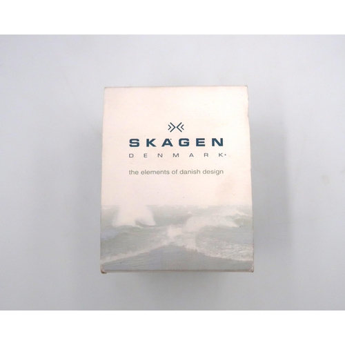 282 - A Skagen of Denmark gents wristwatch, boxed, case diameter 4cm, running in saleroom, baton marks and... 