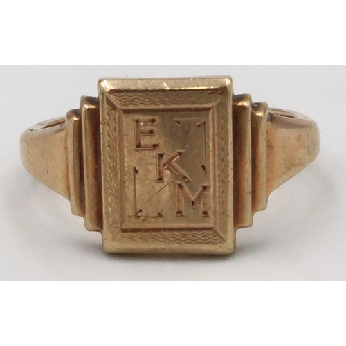 35 - A 9ct gold signet ring, Size Q, Weight 6 grams.