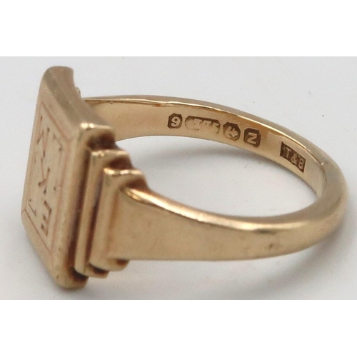 35 - A 9ct gold signet ring, Size Q, Weight 6 grams.