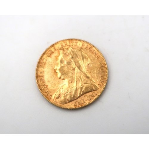 368 - A 1900 Full Sovereign, 7.98grams 22ct gold.