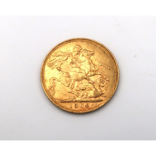 369 - A 1900 Full Sovereign, 7.98grams 22ct gold.