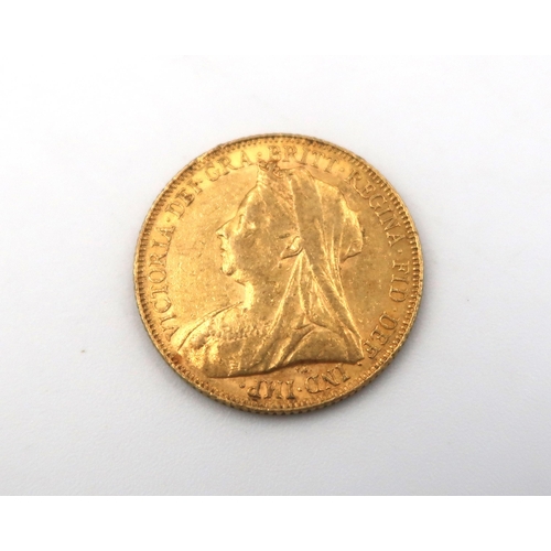 369 - A 1900 Full Sovereign, 7.98grams 22ct gold.