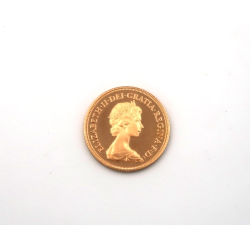 389 - A 1980 full gold sovereign - 7.89 grams