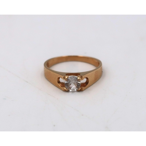 41 - An 18ct hallmarked yellow gold solitaire ring, 3.1 grams, Size O/P