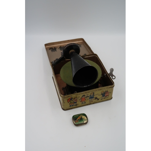 473 - A Siphon child's tinplate clockwork phonograph