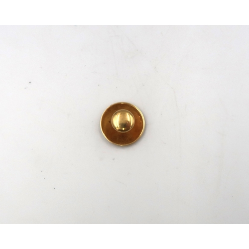 61 - An 18ct hallmarked yellow gold shirt stud, 2.6 grams