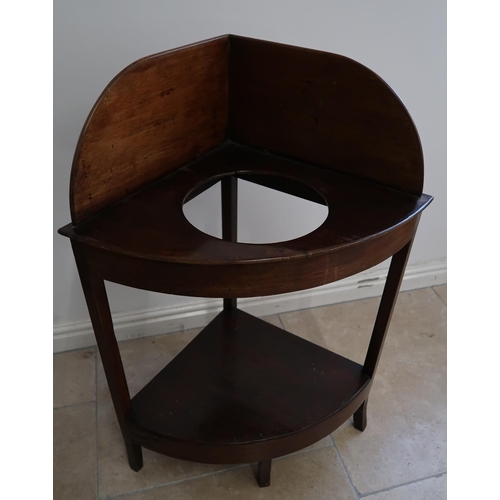 643 - A mahogany corner washstand