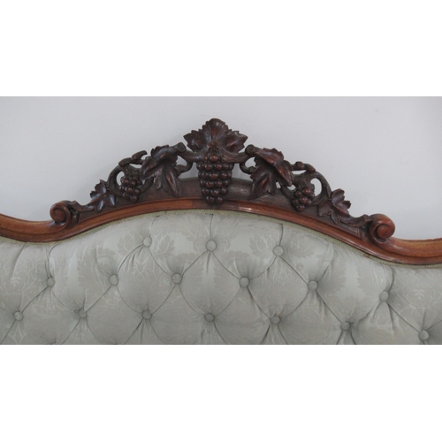 662 - A good quality 19th Century Walnut framed settee recently reupholstered, 157cm wide in very good con... 