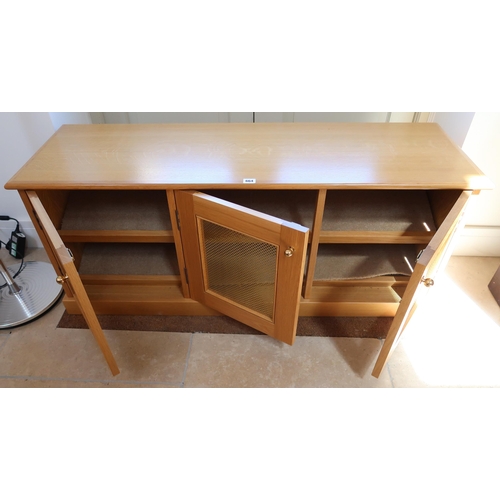 664 - A hand built shoe bench and cupboard by Andrew Manning of Dullingham and London - 123cm wide x 40cm ... 