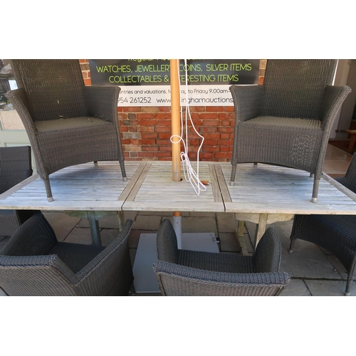 666 - A large teak garden table, extendable, 240cm long x 90cm wide with six Lloyd Loom chairs and a Barlo... 