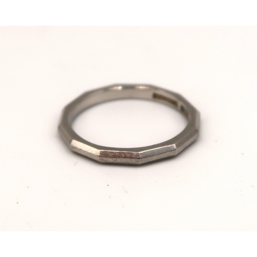 91 - A platinum ring with a 12 sided edge to outer rim, approx 3.5 grams, size K/L