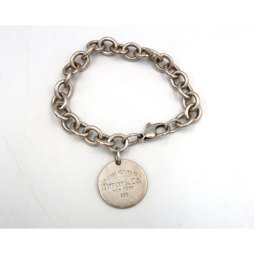 195 - A silver Tiffany & Co - Please Return to Tiffany - Round Circle Tag Bracelet - 20cm including clasp ... 