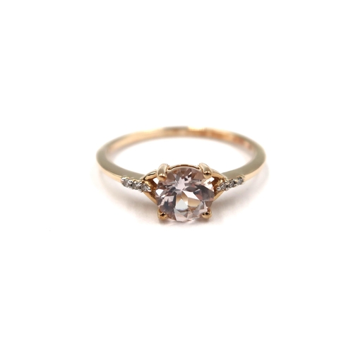 117 - A 9ct yellow gold colourless Beryl and diamond ring - head size approx 15mm x 17mm - ring size appro... 