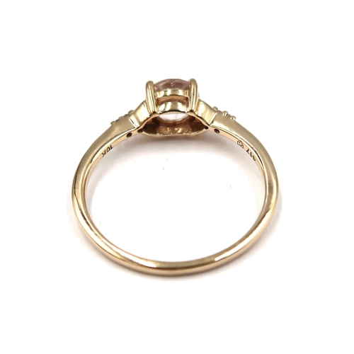 117 - A 9ct yellow gold colourless Beryl and diamond ring - head size approx 15mm x 17mm - ring size appro... 