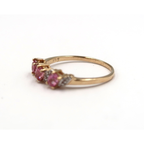 122 - A 9ct yellow gold three stone pink tourmaline ring - head size approx 18mm x 5mm - ring size approx ... 