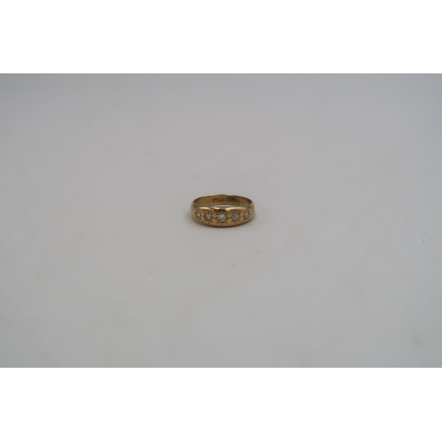 189 - A hallmarked 18ct yellow gold and five stone diamond ring size R/S - weight approx 6.1 grams - in go... 