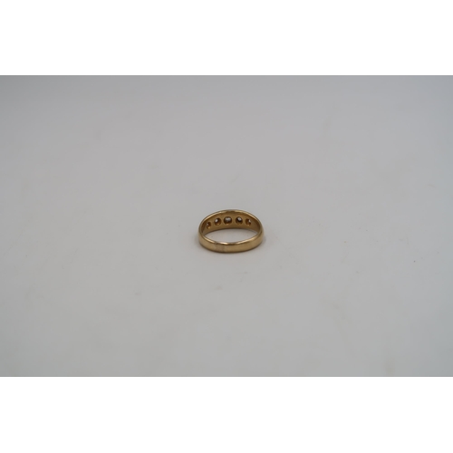 189 - A hallmarked 18ct yellow gold and five stone diamond ring size R/S - weight approx 6.1 grams - in go... 