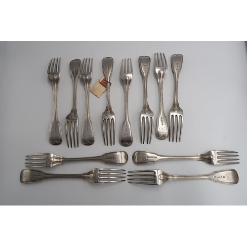 321 - A set of twelve silver hallmarked dining forks London 1807 - approx weight 31.8 troy oz