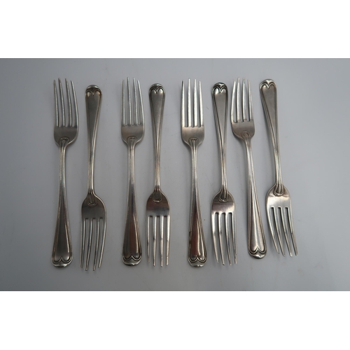 324 - Eight hallmarked silver dessert forks, London 1800 - approx weight 10.1 troy oz