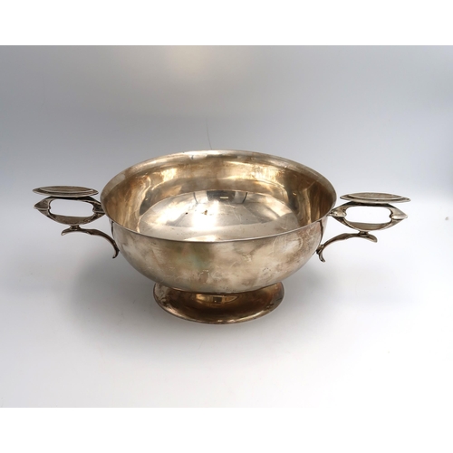 326 - A Silver H.M. Art Nouveau Centre bowl, Robert Stewart London 1907 24.33 Troy Oz. Condition Clean and... 